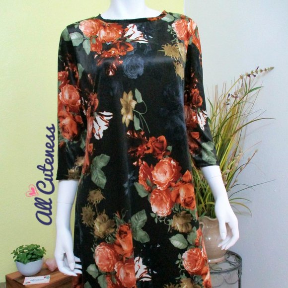 Poliana Plus Size Velvet Floral Dress - Picture 2 of 4